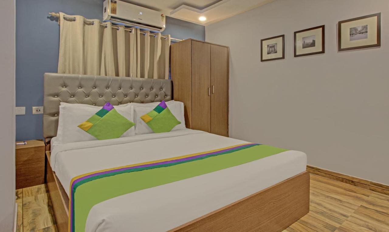 Royal Crowne Near Airport Hotel 3*