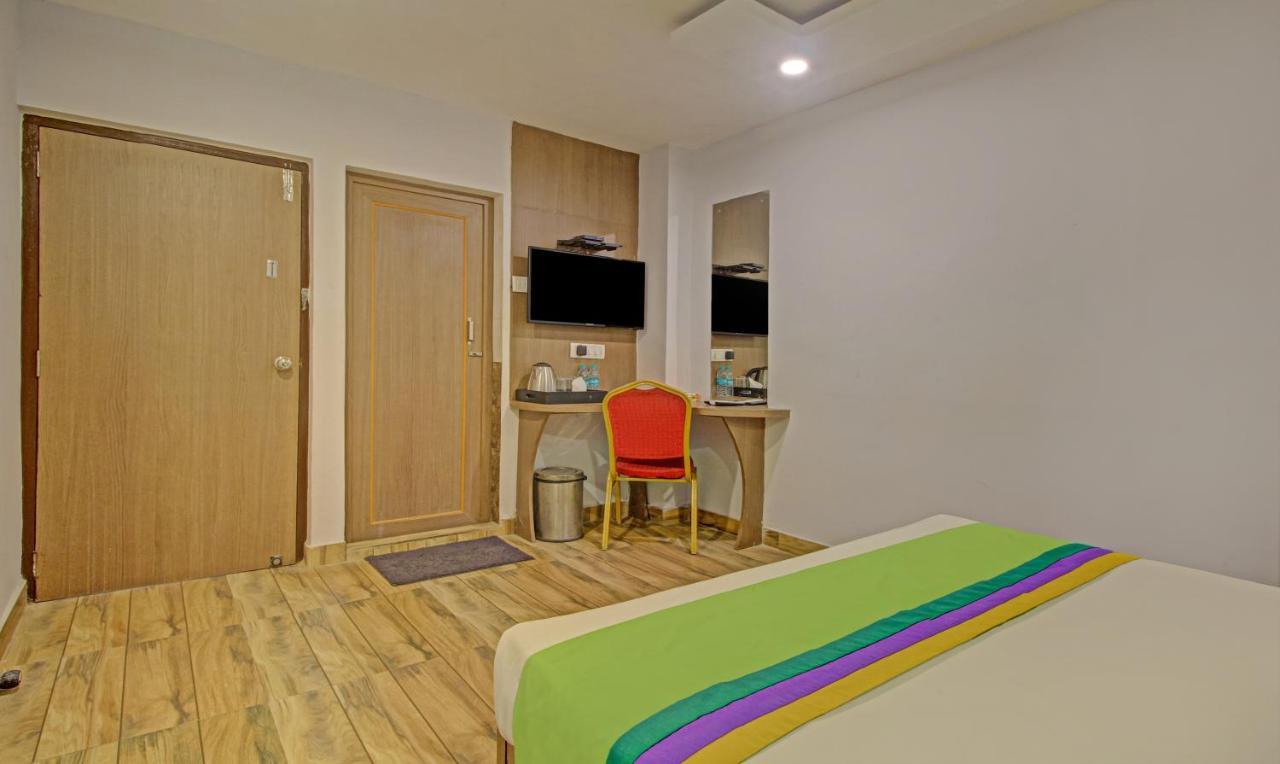 Royal Crowne Near Airport Hotel 3*